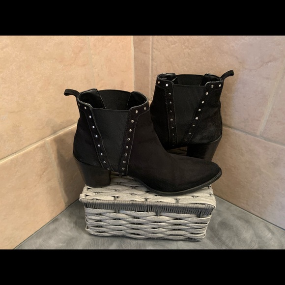 BCBG booties with studs - Picture 6 of 10